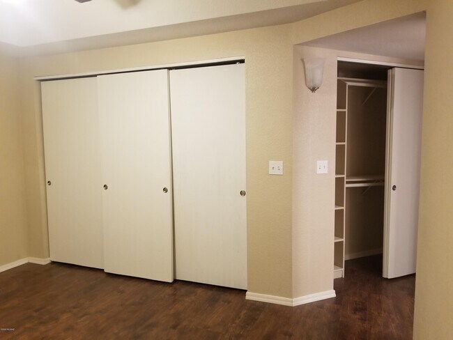Building Photo - 2617 W Lazybrook Dr