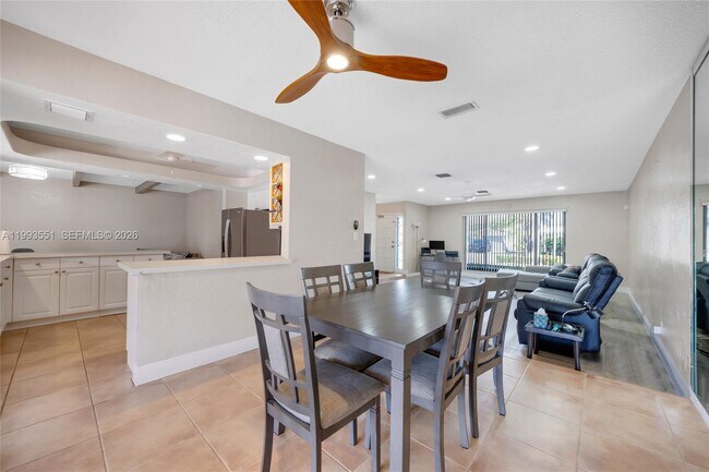 Building Photo - 2752 NE 3rd St