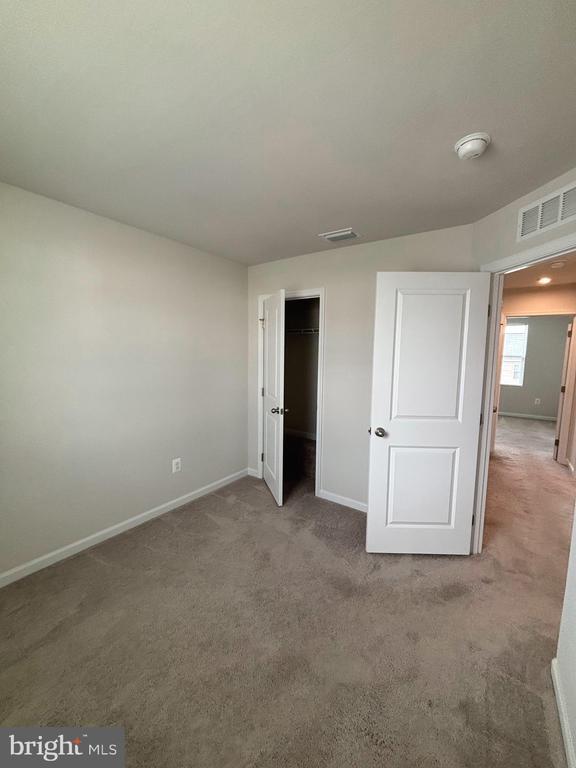 Building Photo - 57 Sebago Pl