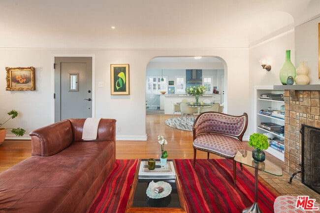 Building Photo - 513 N Mansfield Ave