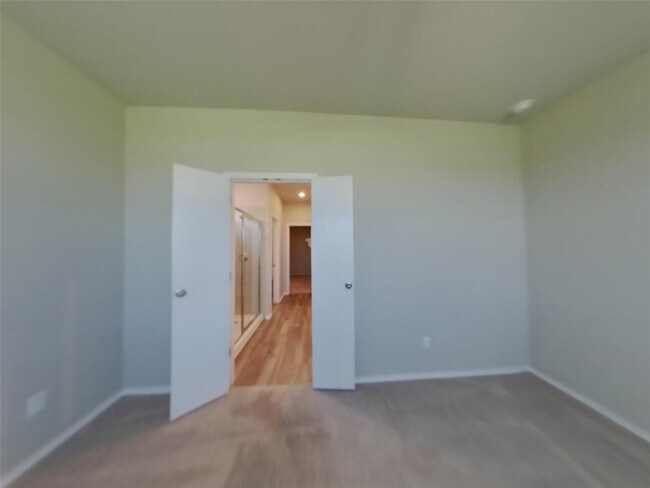 Building Photo - 5200 Saddle Clb Dr
