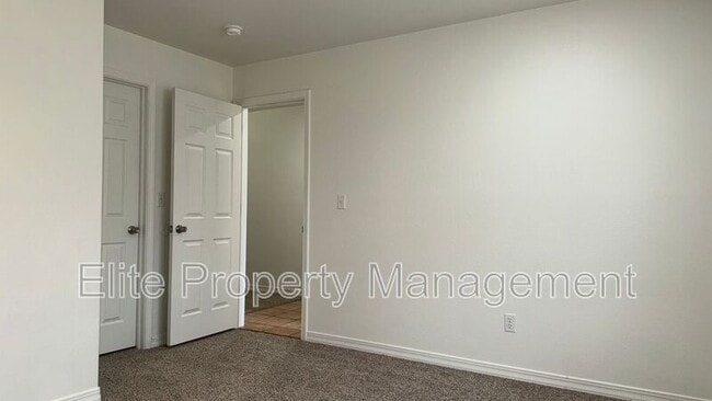 Building Photo - 175 S Stardust Ct