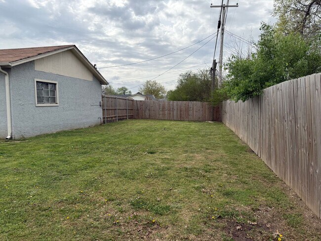 Building Photo - Welcome to your new charming 3-bedroom, 1.5-bath home in Broken Arrow close to Main Street!