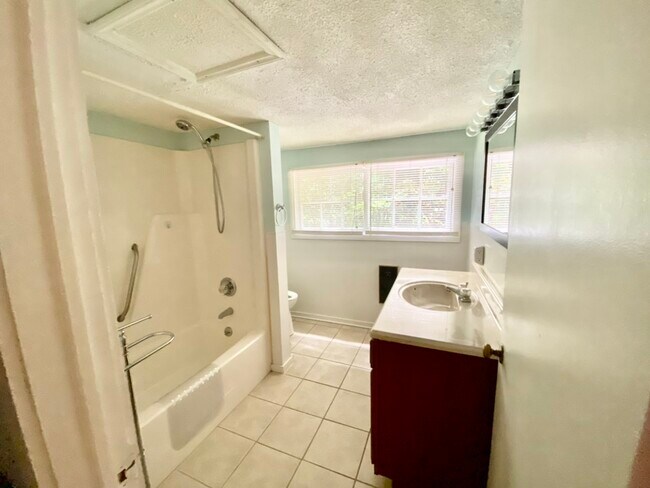 Building Photo - 95 Lanier St