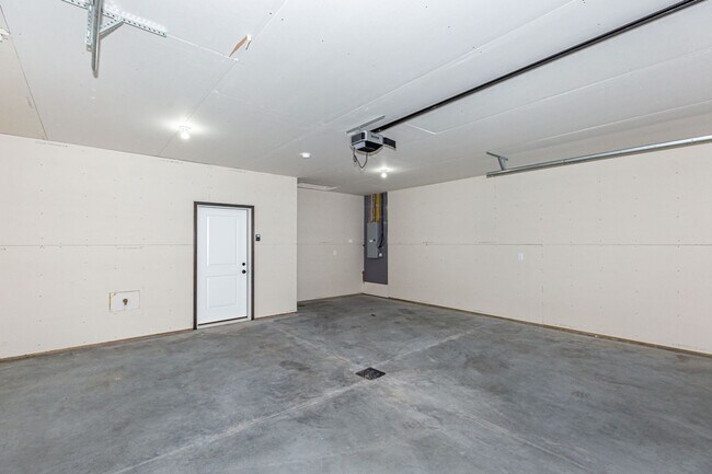 Building Photo - 3-bedroom, 2-bathroom South Fargo Family Home w/ 2 Stall Garage