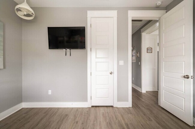 Building Photo - 939 Palm Ridge Dr