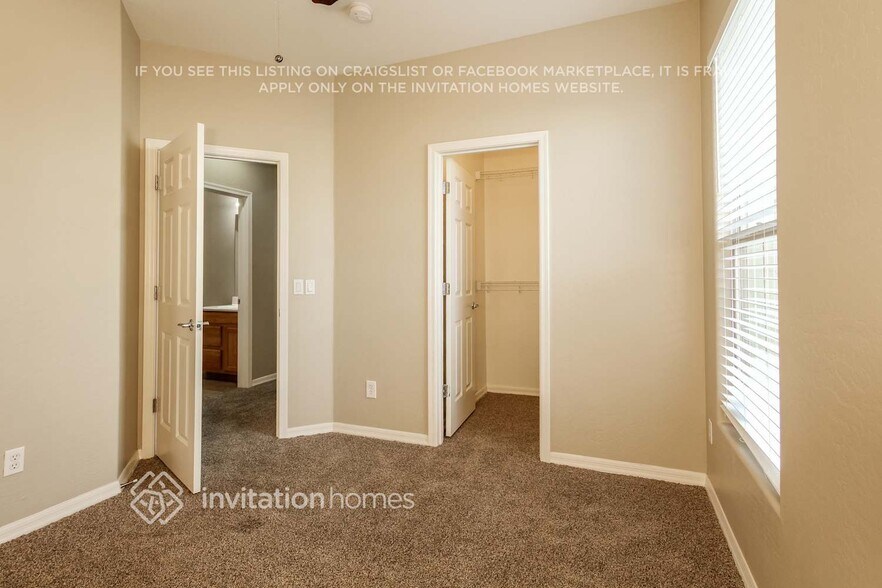 Building Photo - 7133 N 73rd Dr