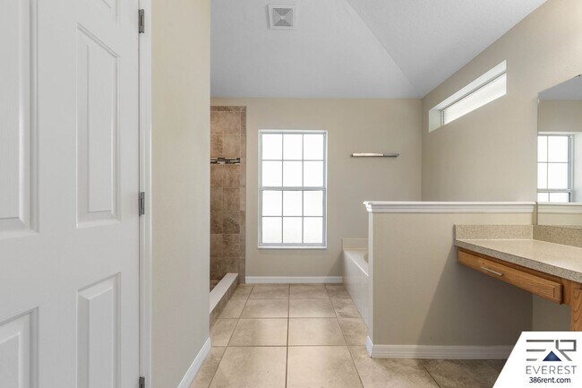 Building Photo - SPACIOUS 3/2/2 IN POPULAR PINE GROVE