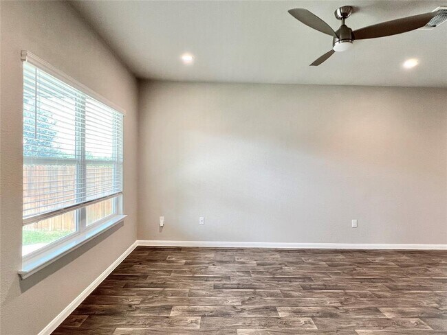 Building Photo - 13800 Cantarra Dr