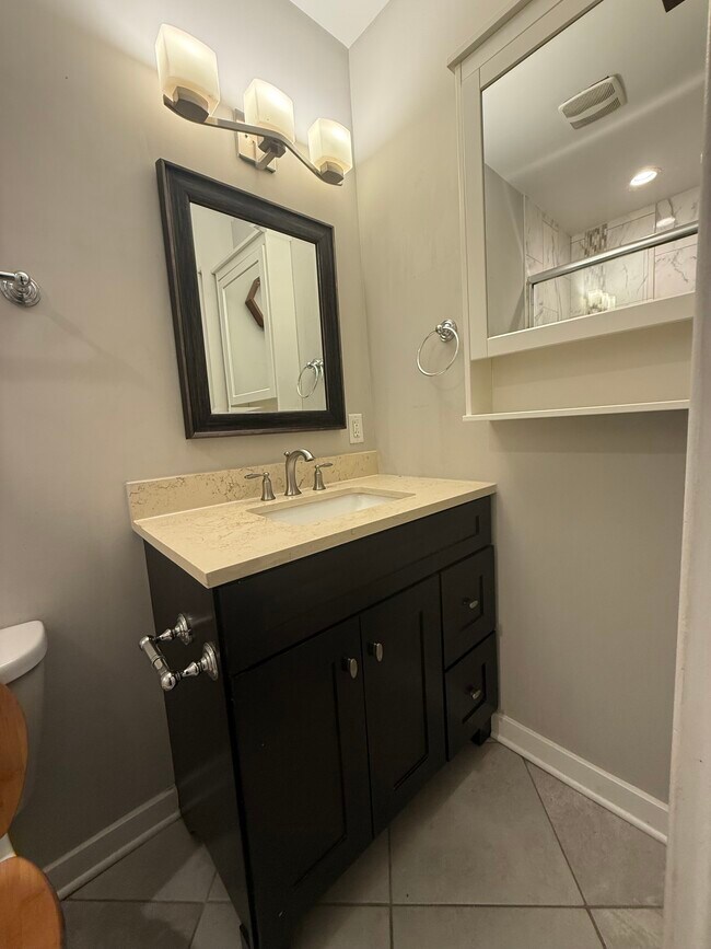 Building Photo - 149 N Potomac St