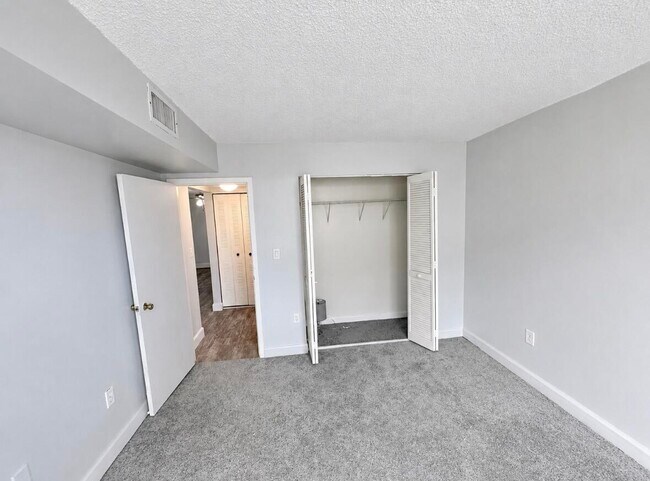 Building Photo - 1250 NE 125th St