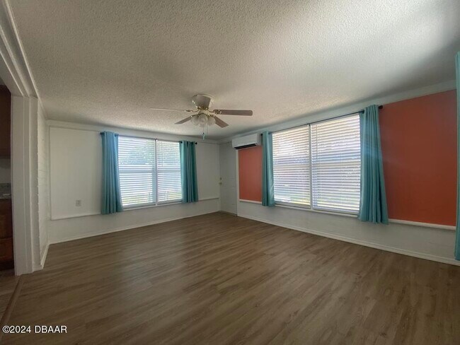 Building Photo - 19 Rivershore Dr