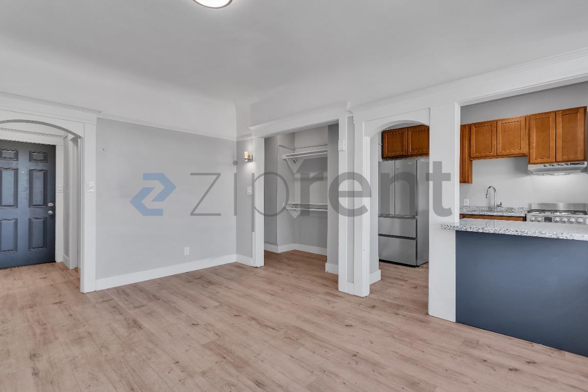 Building Photo - Unit 410