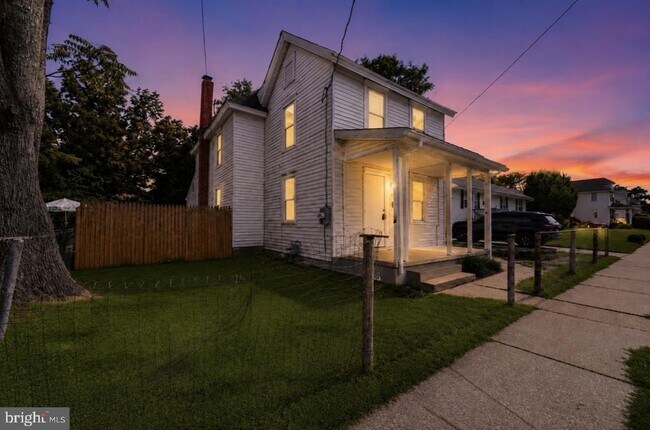 Building Photo - 210 W Buck St