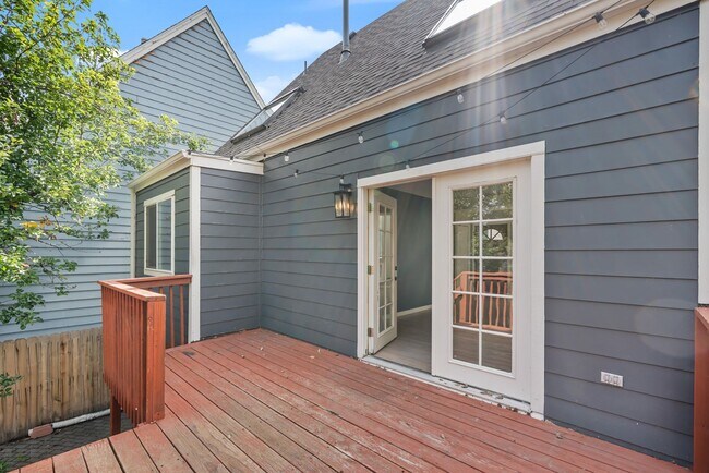 Building Photo - 3-bedroom, 2.5 bathroom home across the st...