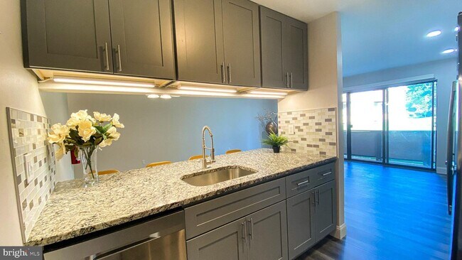 Building Photo - 403 Hickory Cir