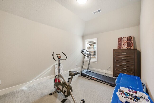 Building Photo - Luxury 5 bed 7 bath two story in Rockwall with grand double doors, soaring 19 foot ceilings, chef...