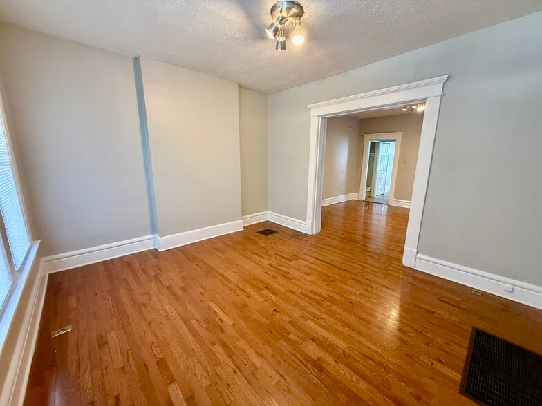 Building Photo - 325 Clinton St