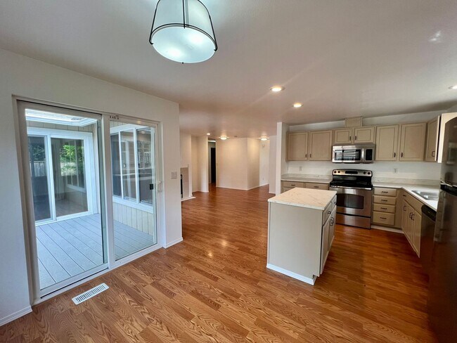 Building Photo - Move-In Special! Remodeled Rambler with La...