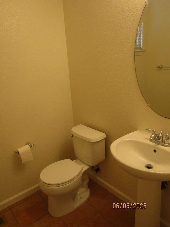 Building Photo - Great 3 bed 2.5 bath single family home in Windsor! Brand New Flooring and Paint!