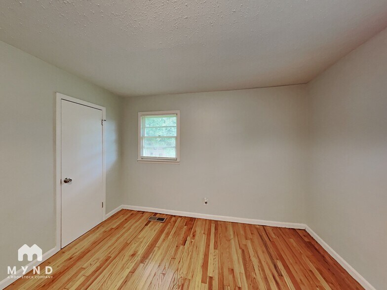 Building Photo - 921 N Highland Dr