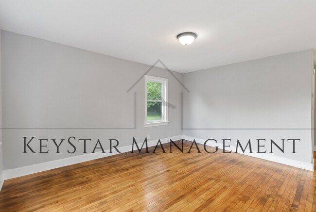 Building Photo - 429 Henry St