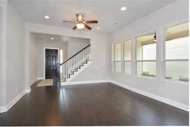 Building Photo - 1610 Arcilla St