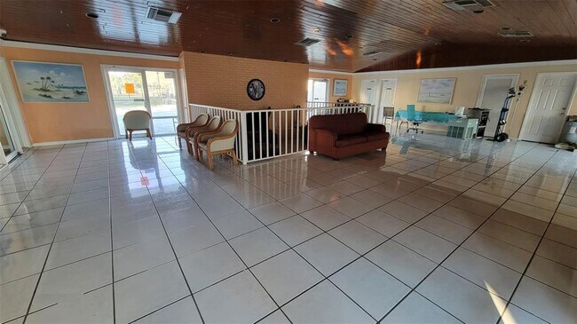 Building Photo - 826 Sky Lake Cir