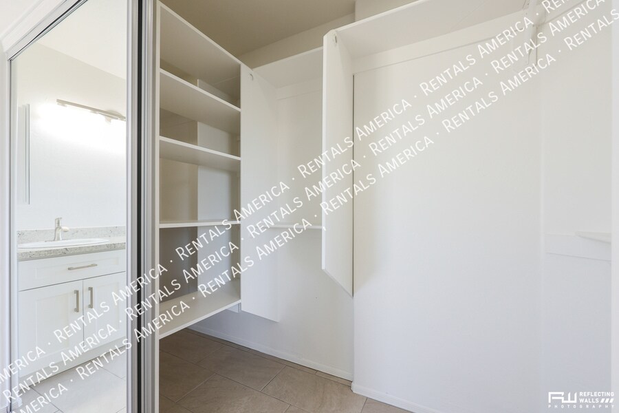 Building Photo - 2238 E Bel Air Ln