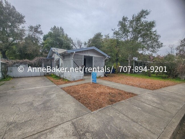 Building Photo - Close to Downtown Cloverdale