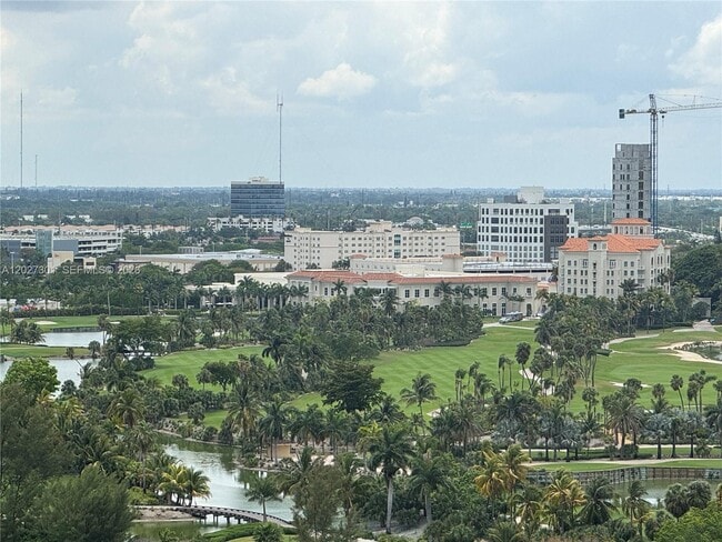 Building Photo - 3500 Mystic Pointe Dr