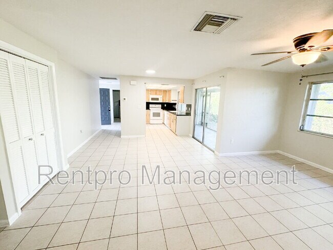 Building Photo - 2417 Magdalina Dr