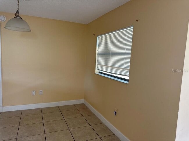 Building Photo - 394 Colonade Ct