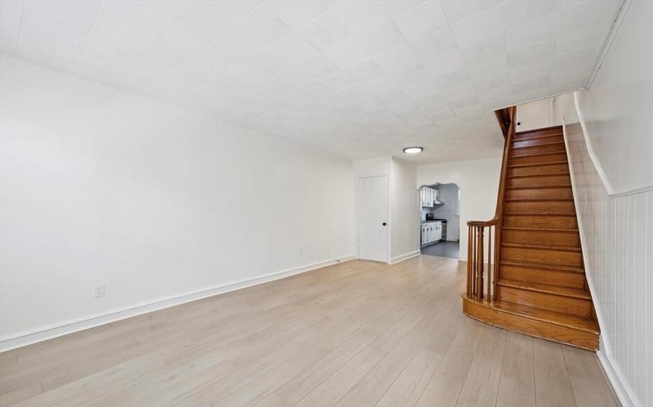 Building Photo - 2038 S Darien St