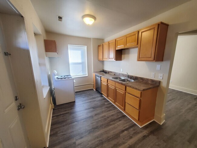 Building Photo - 420 W 31st St
