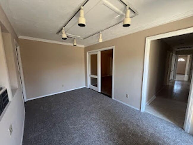 Building Photo - Charming 3 bedroom cottage for rent in Ree...