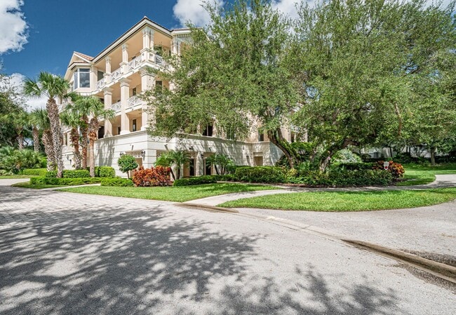 Building Photo - 801 N Swim Club Dr