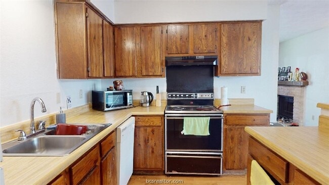 Building Photo - 1005 Spring Loop
