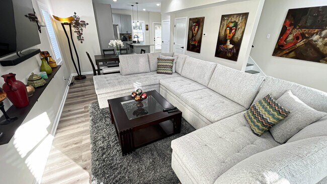 Building Photo - 2813 Mead Rd