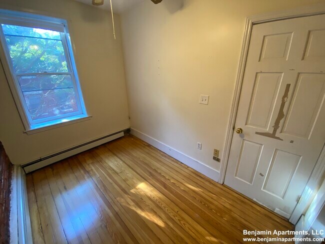 Building Photo - 48 Garden St