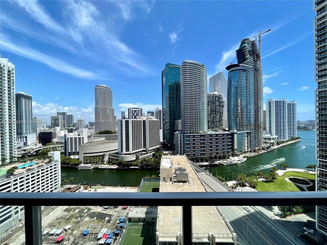 Building Photo - 500 Brickell Ave