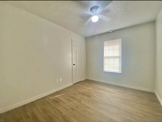 Building Photo - Updated house in East Lubbock