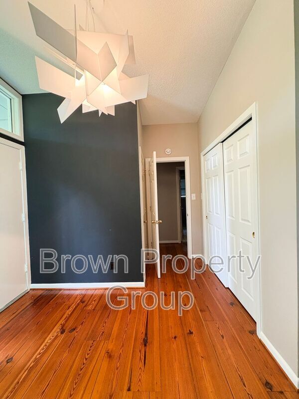 Building Photo - 3202 Cluny Dr