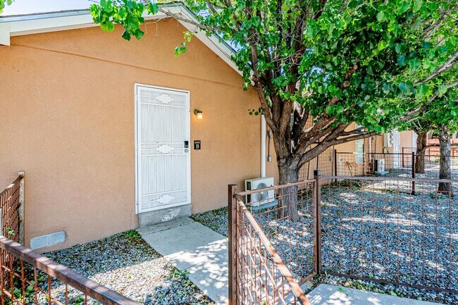 Building Photo - 704 Pacific Ave SW