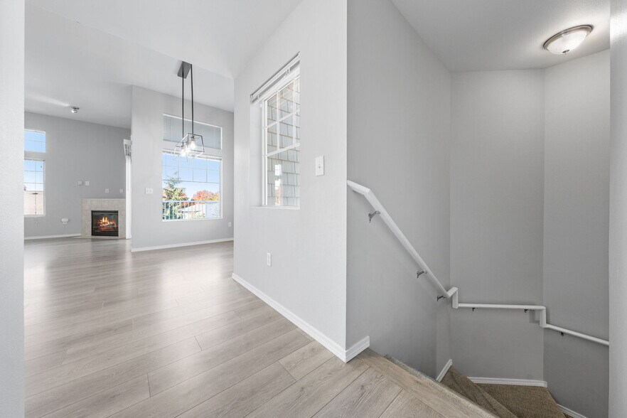 Building Photo - 1132 65th Ct SE