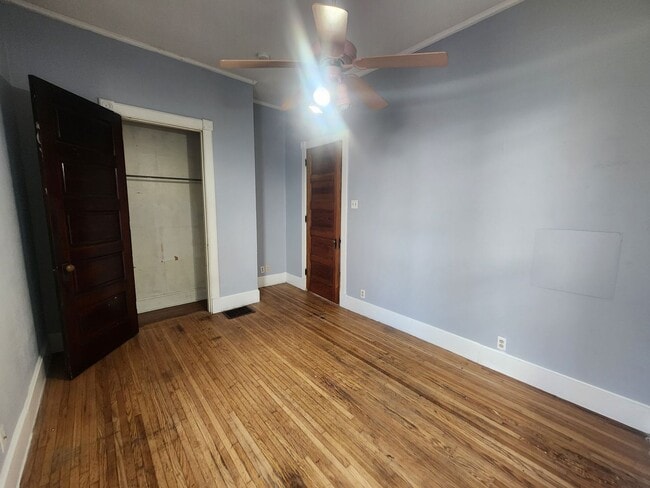 Building Photo - Charming 2 bedroom, 1 bathroom home