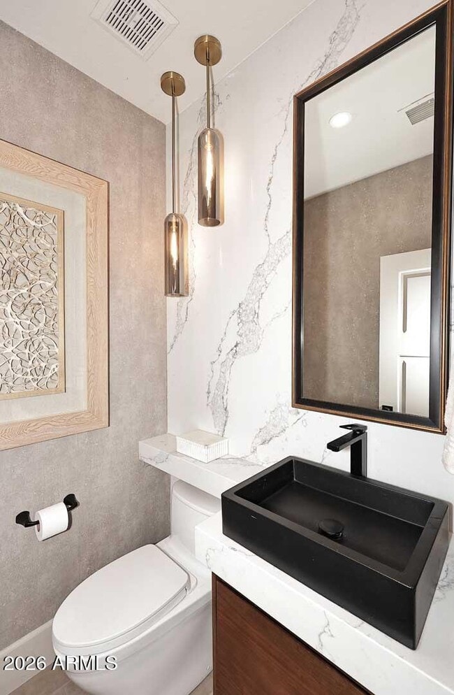 Building Photo - 8334 E Jenan Dr