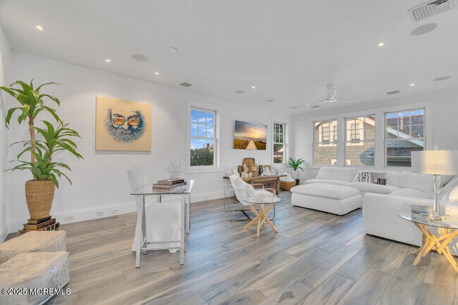 Building Photo - 985 Ocean Ave