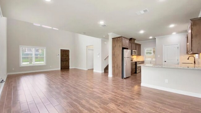 Building Photo - 204 Francis Dr