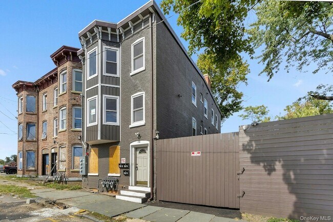 Building Photo - 70 Van Ness St